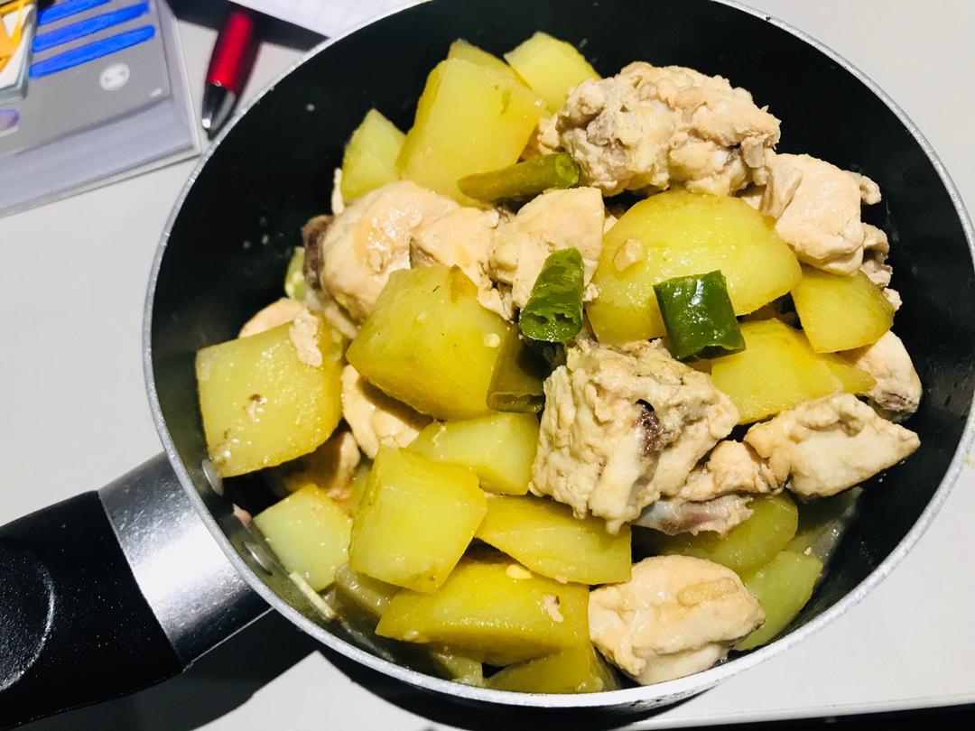 土豆炖鸡块