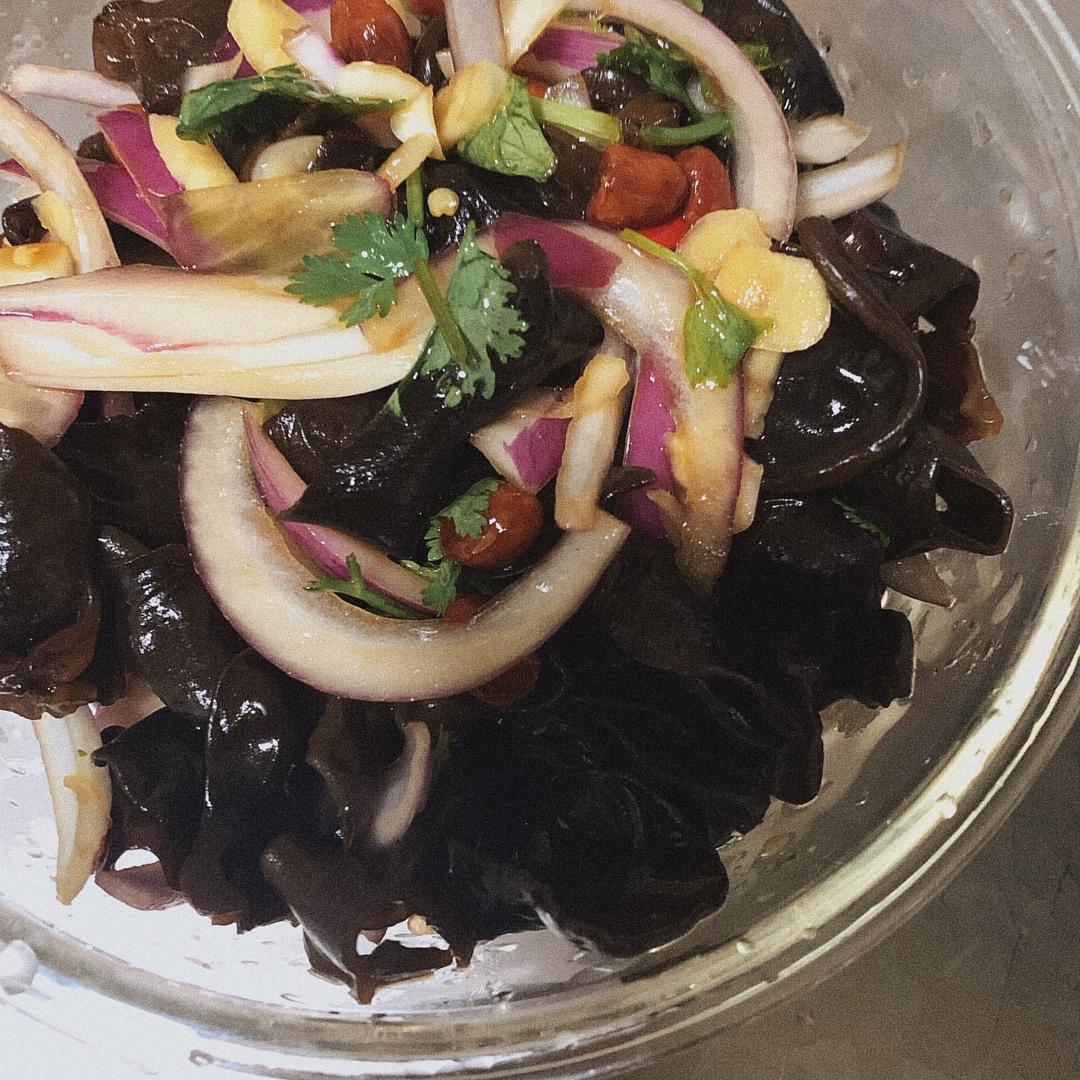 凉拌洋葱木耳–通血管开胃快手凉菜