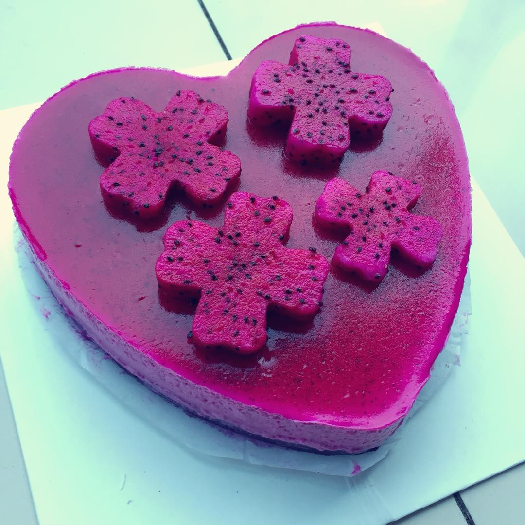 77ing做的火龙果慕斯蛋糕