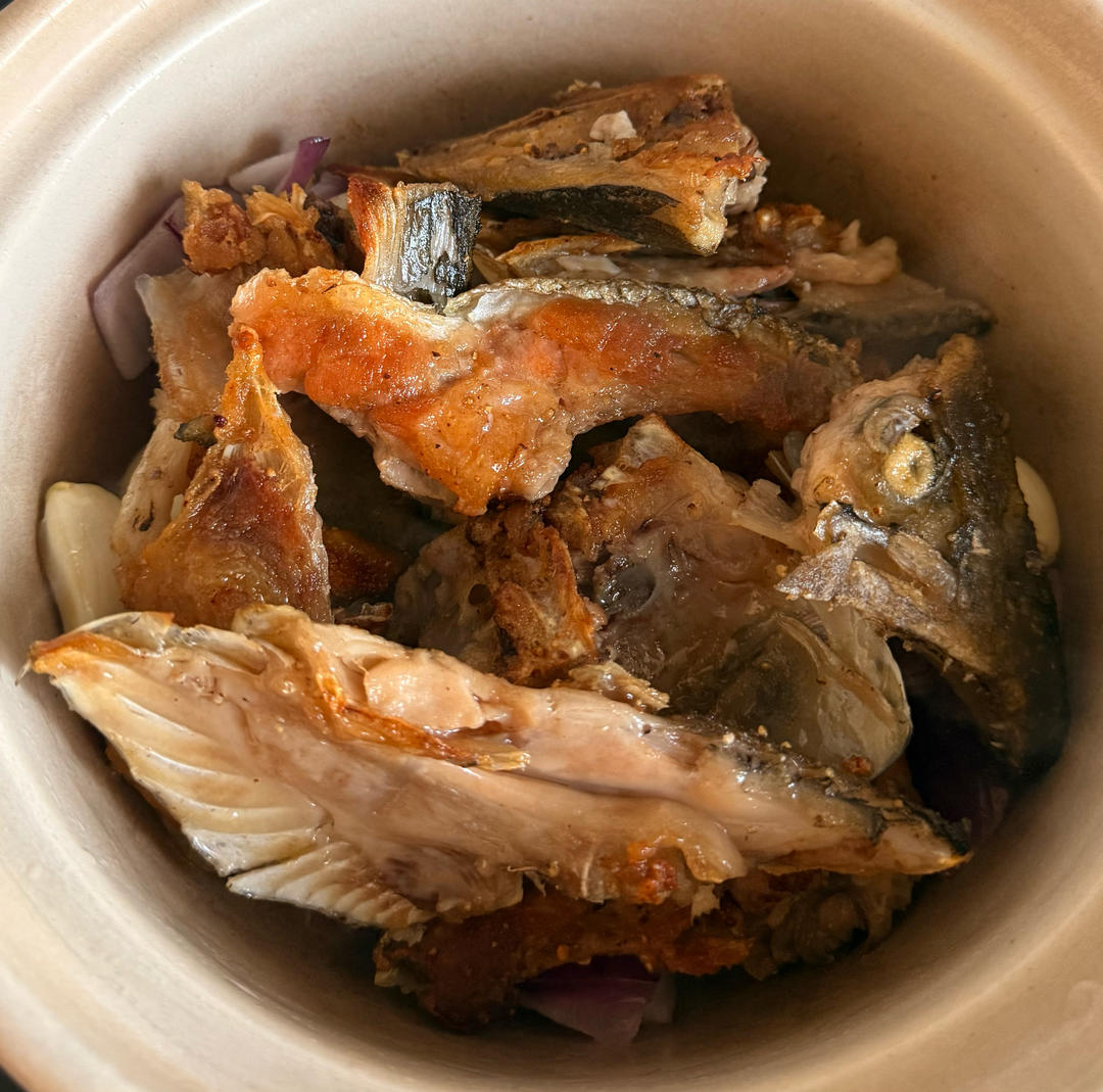 煎焗三文鱼鱼头