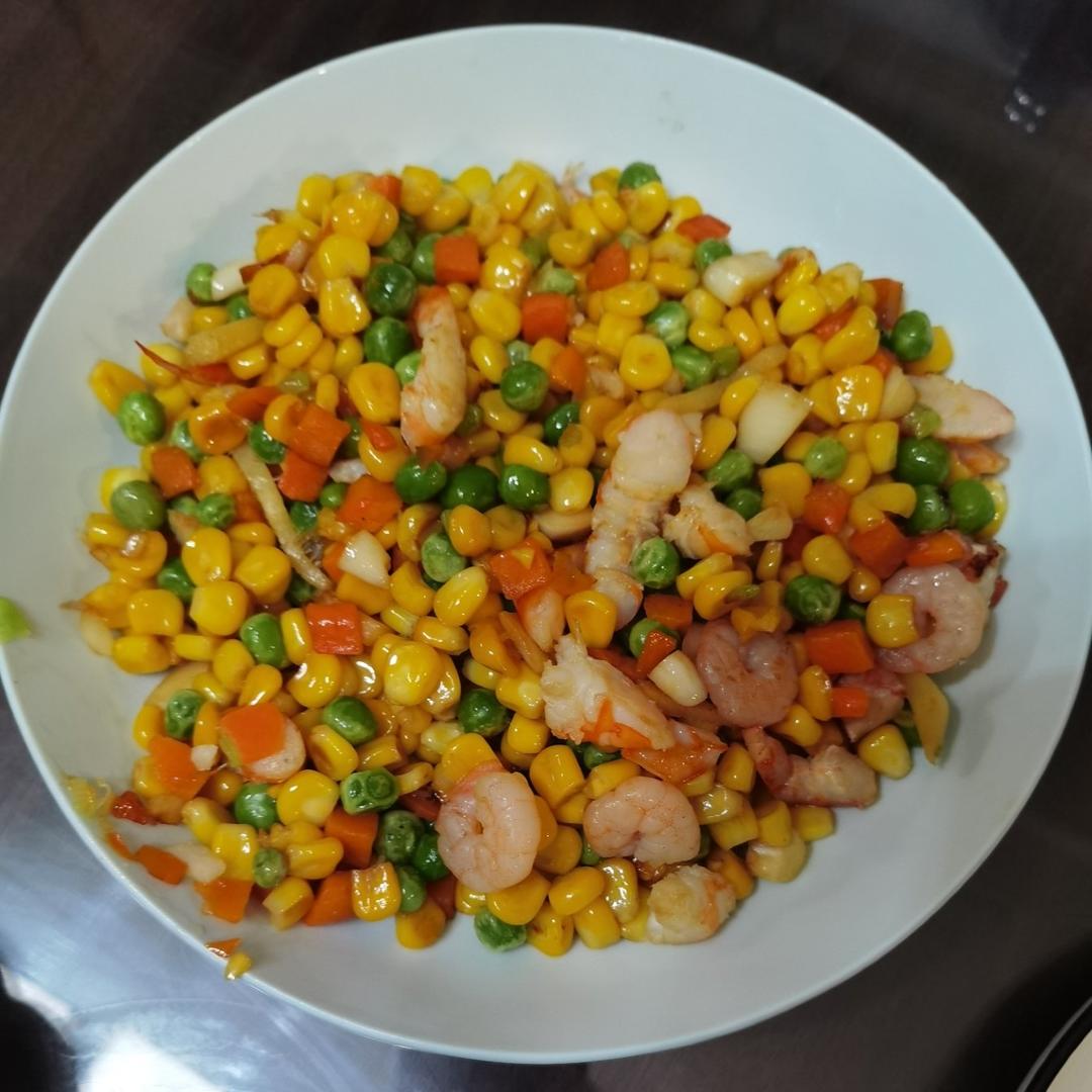 青豆，胡萝卜，玉米炒虾仁。