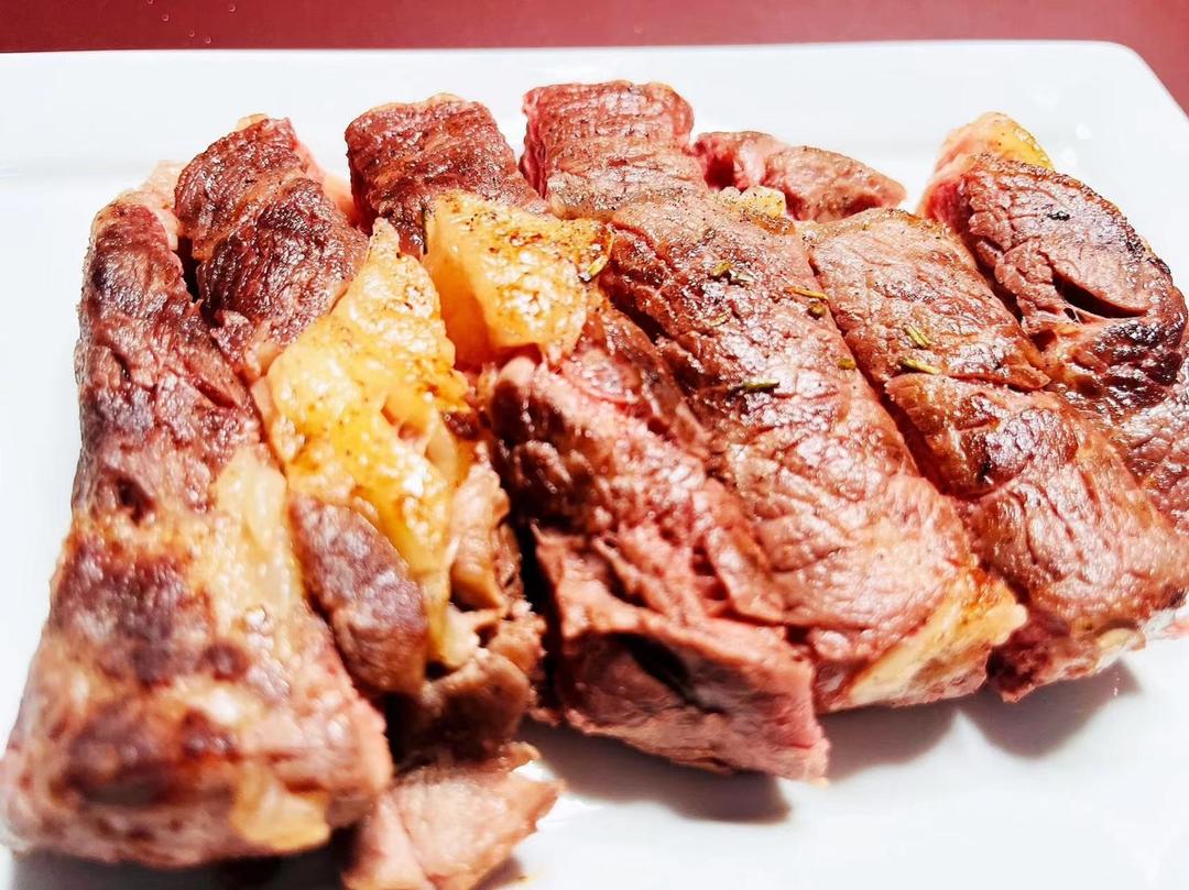 柔嫩多汁，烤箱烤出来的嫩烤牛排