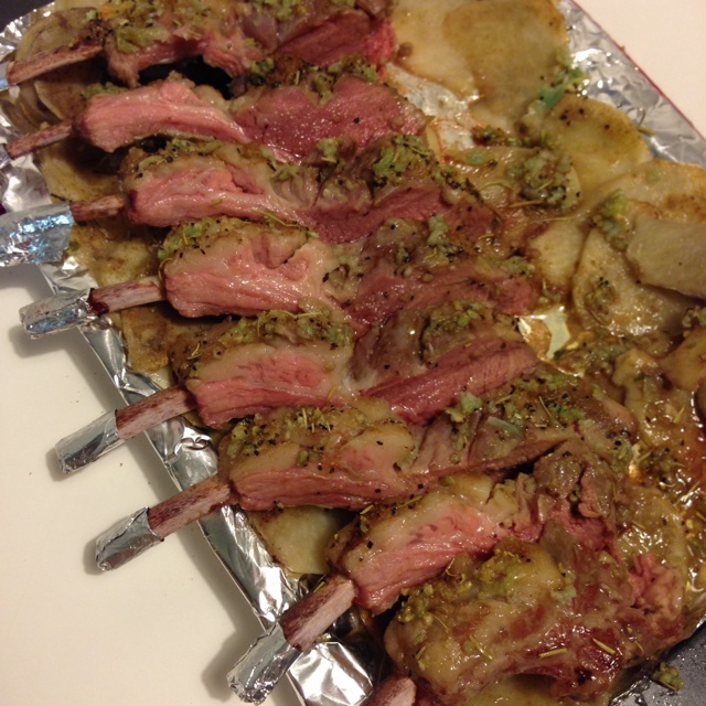 嫩烤羊排配土豆