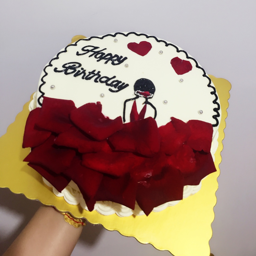 玫瑰花瓣生日蛋糕