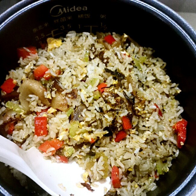 冰箱里有什么就做什么的泡菜炒饭