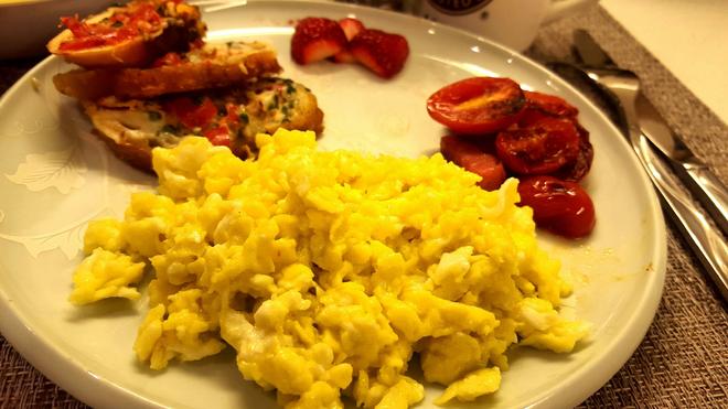深夜版早午餐- scrambled egg的做法