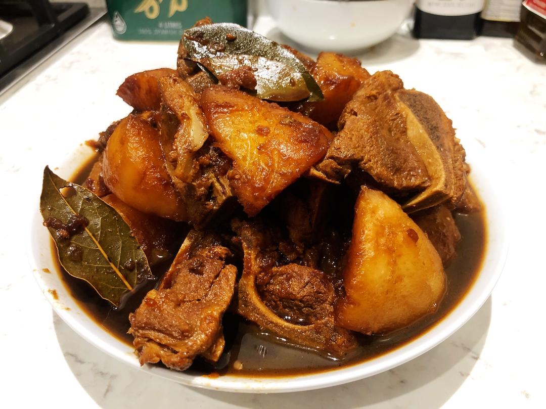 五香风味的萝卜酱猪骨的做法