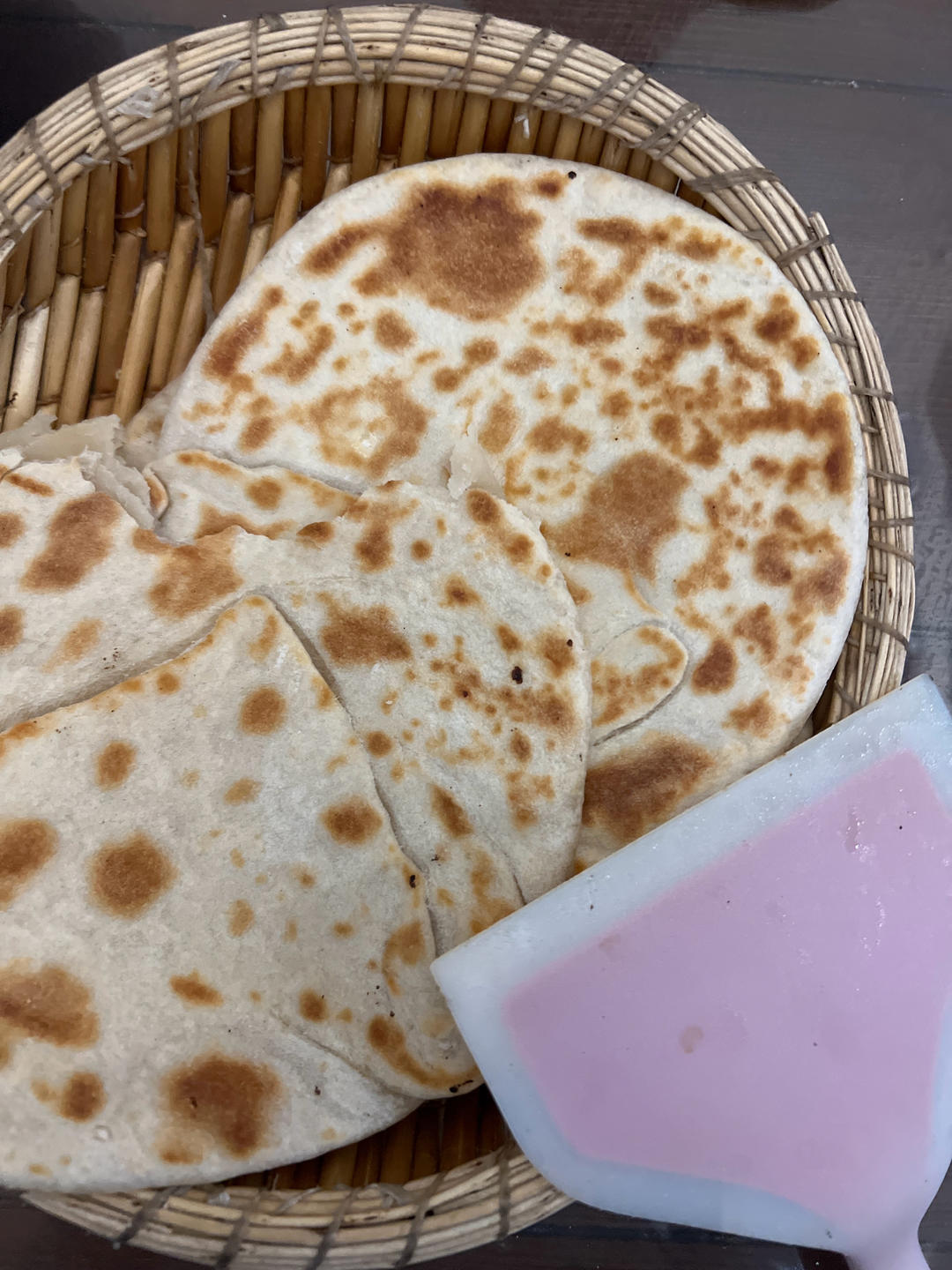 烙饼不硬的小窍门 掌握了你也能看出柔软多层凉了不硬的小油饼