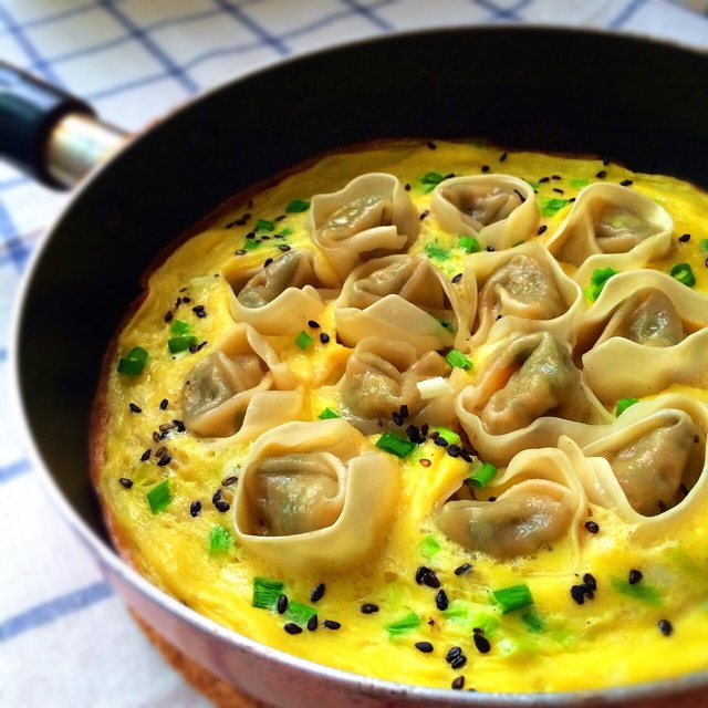 能过冬的蝈蝈做的抱蛋煎馄饨