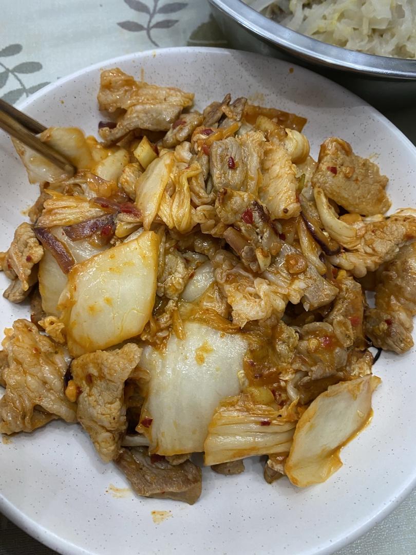 辣白菜炒五花肉