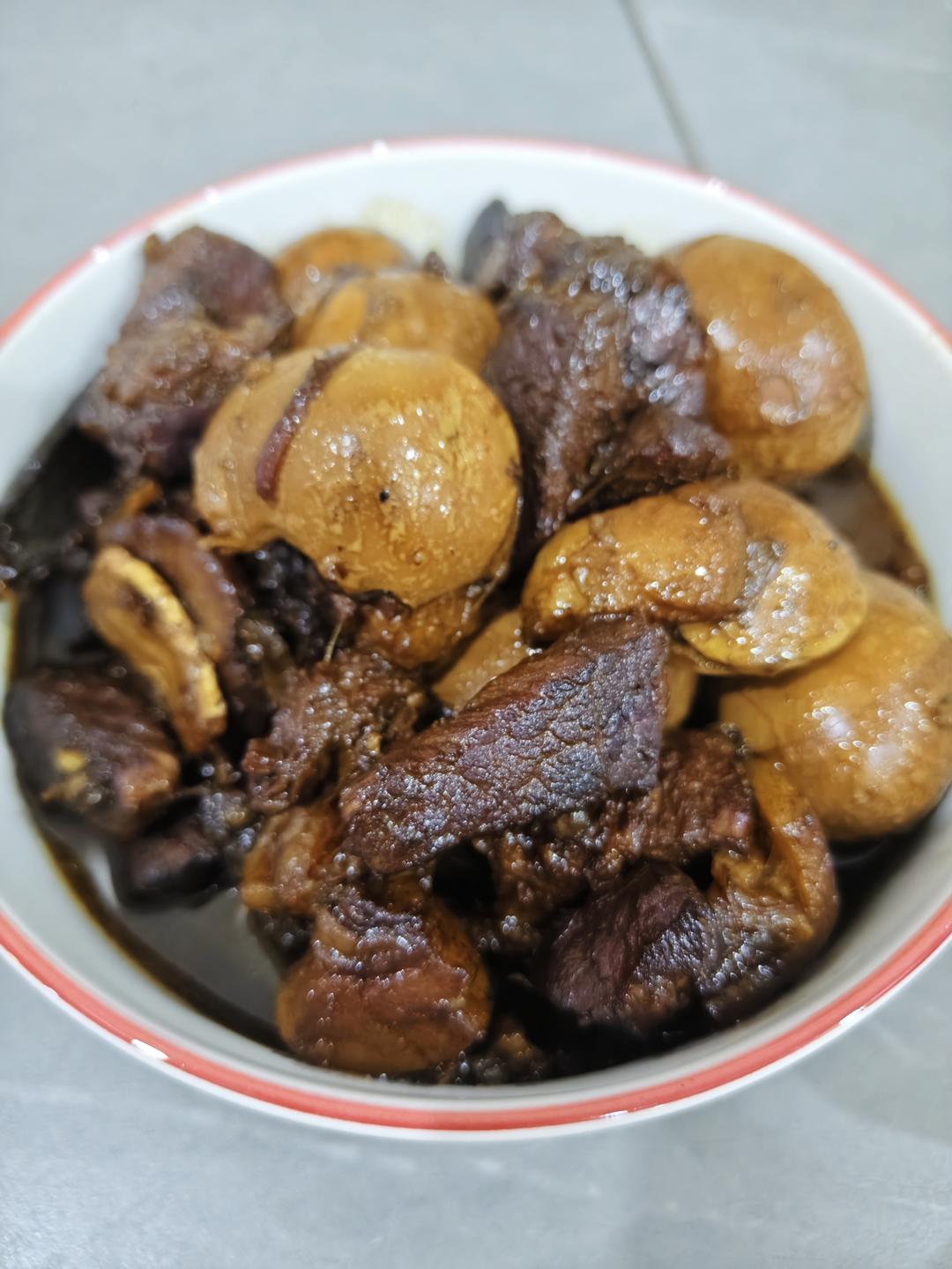 上海红烧肉：红烧肉加鸡蛋，上海人的吃法赞！