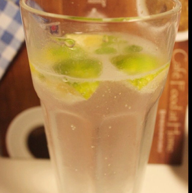 薄荷青柠檬水