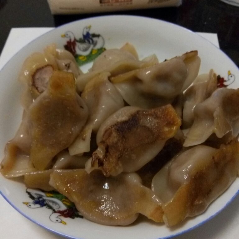 速冻水饺吃腻了吗~变锅贴吧(๑´ڡ`๑)