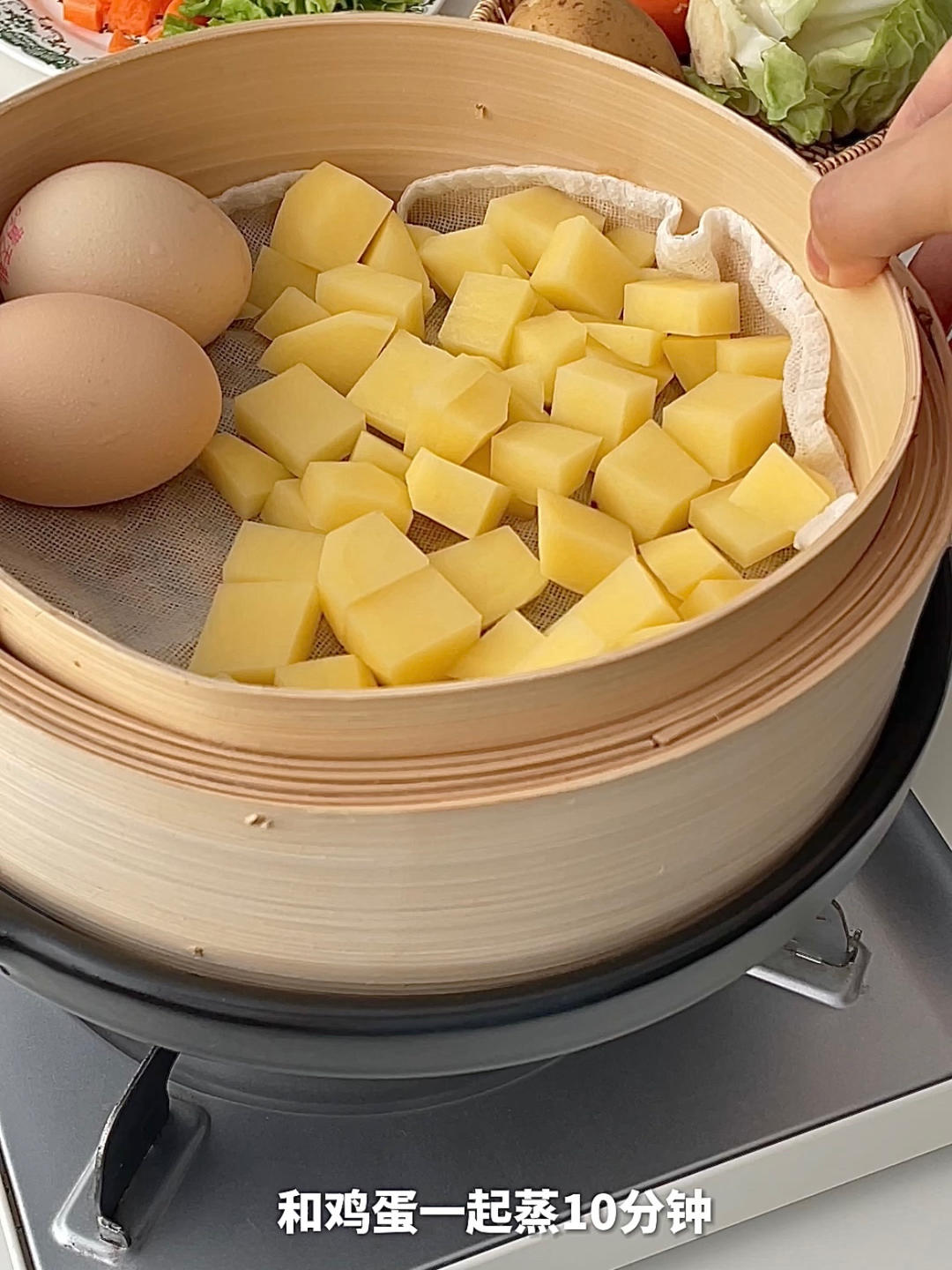 巨满足‼️美味饱腹🥗虾仁蟹柳土豆沙拉的做法 步骤4