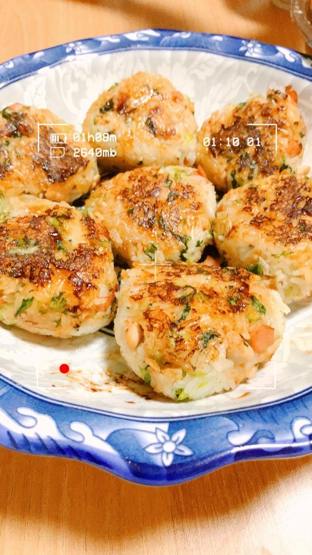 剩米饭这样做好吃好吃到转圈圈，自制日式海苔饭团