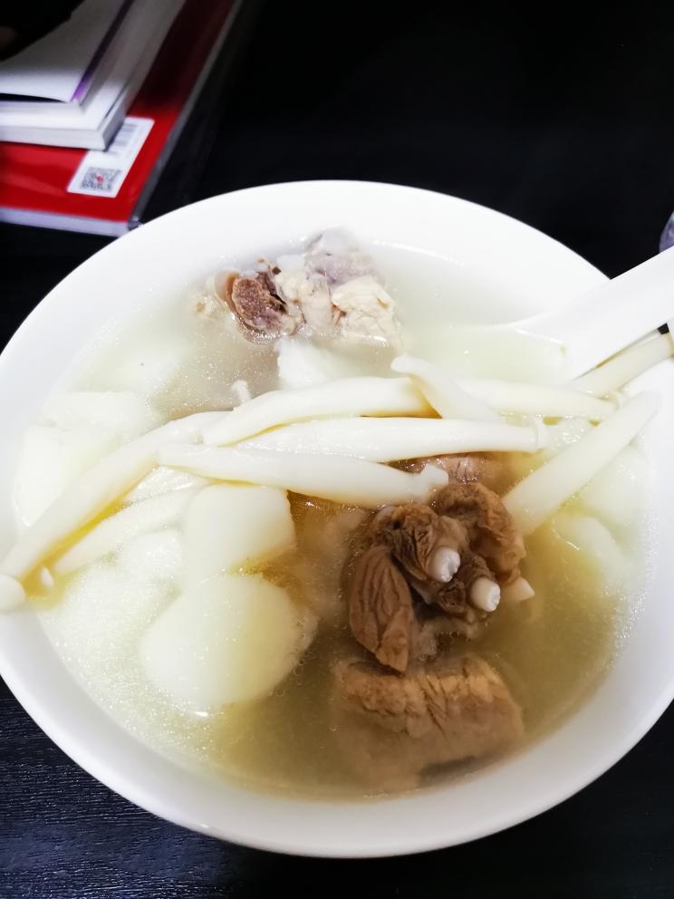 菌菇山药排骨汤的做法