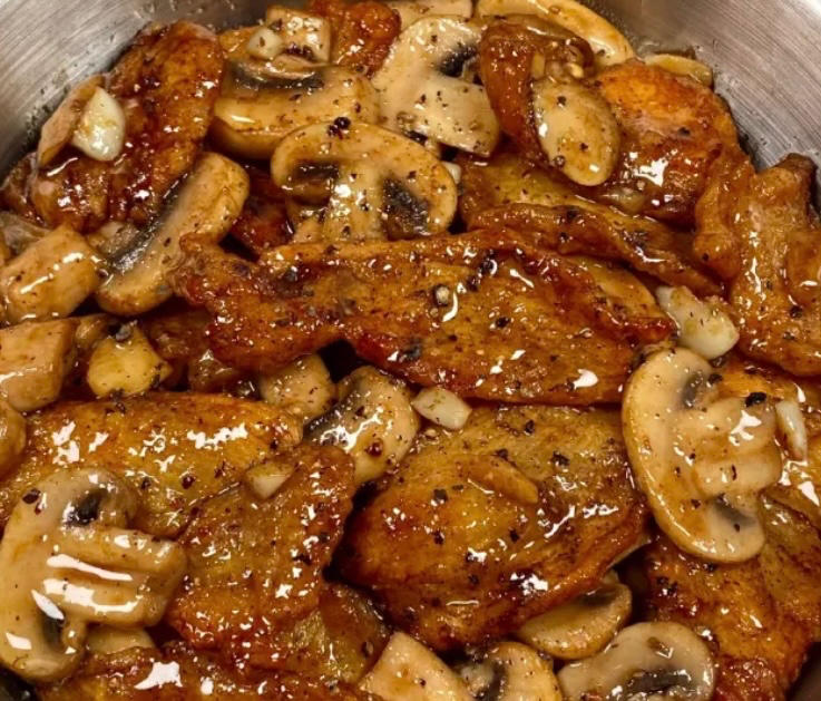 口蘑鸡胸肉，鲜味减脂餐的做法