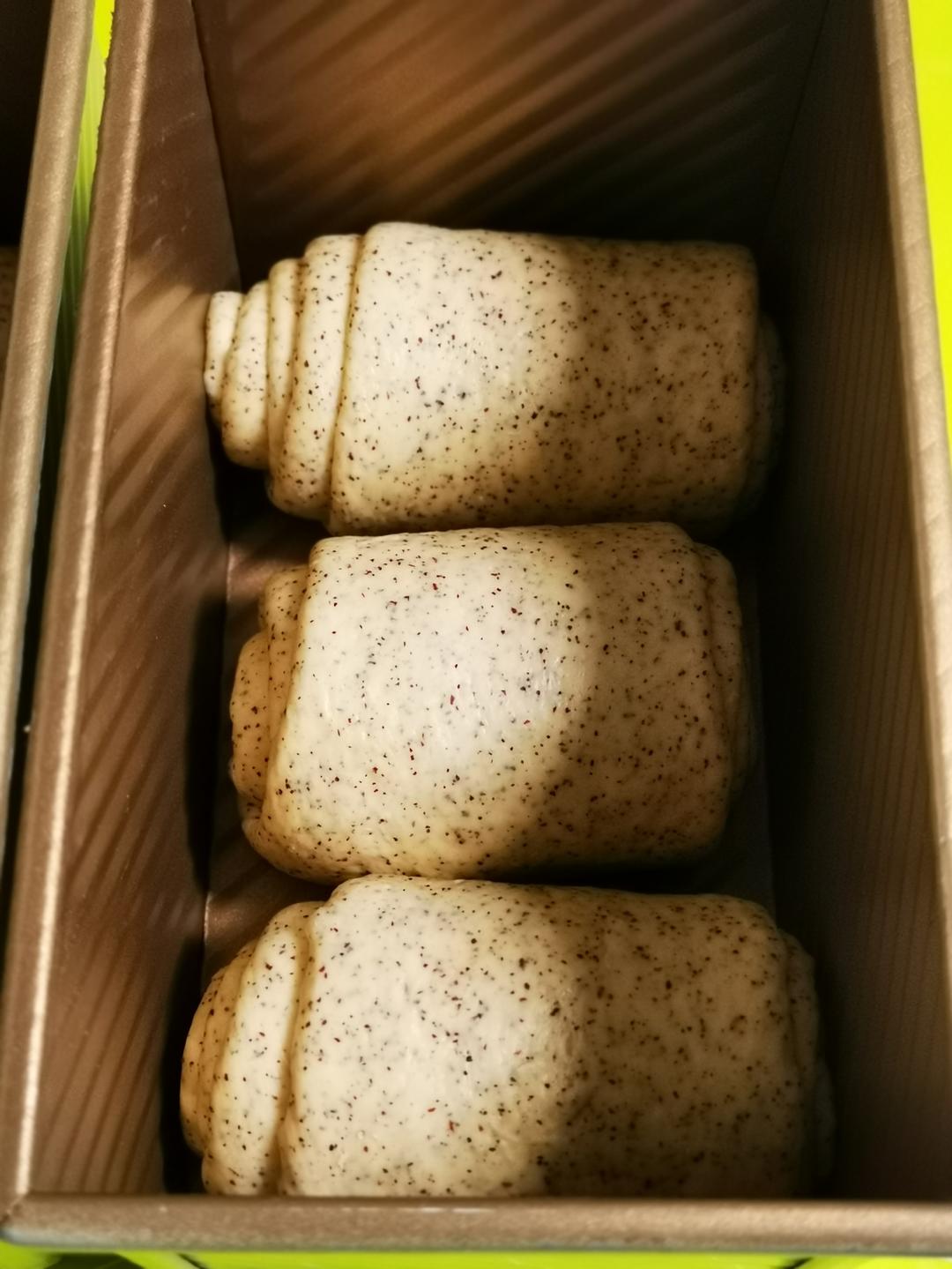周末的减肥面包--全麦燕麦面包