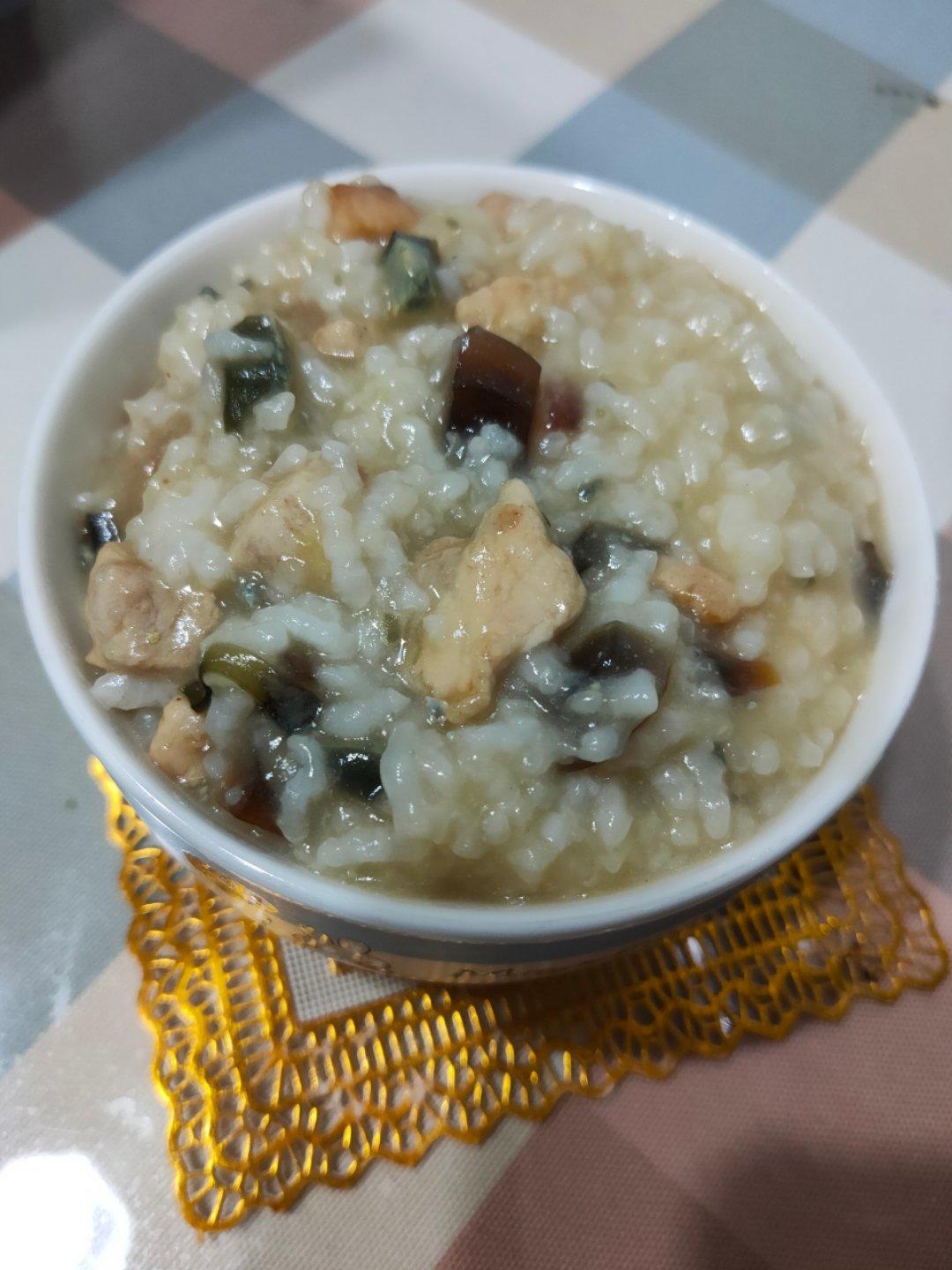 妈妈👩教我做的皮蛋瘦肉粥🥣简单快捷美味😋