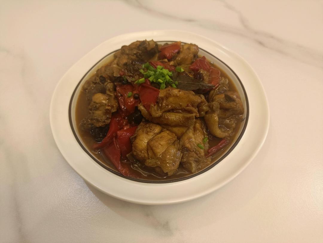红烧三黄鸡(简单做法，做出来大概就这个样)