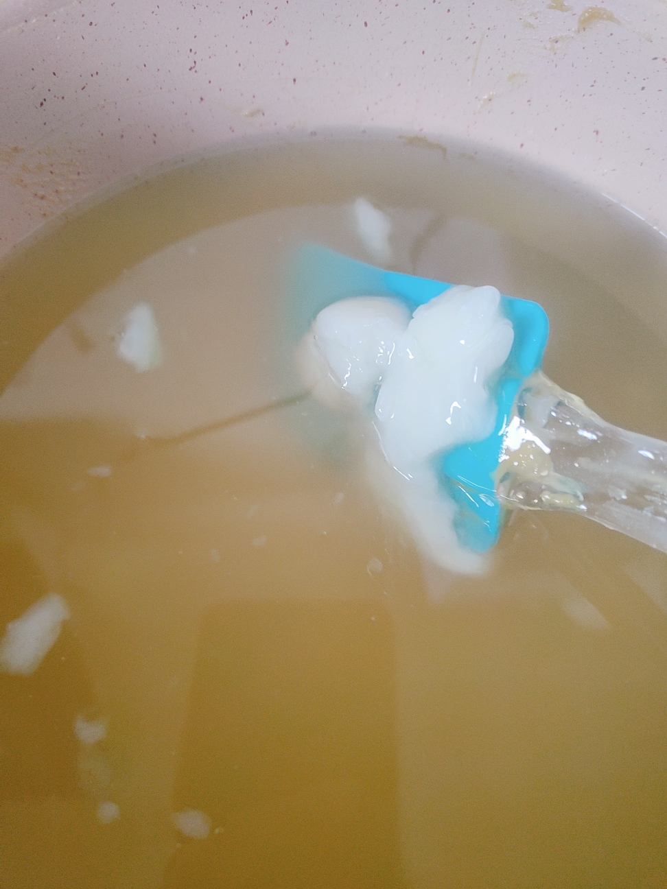 可以吃的纯手工皂（银耳蜂蜜皂）丝丝滑滑还拉丝的做法 步骤1