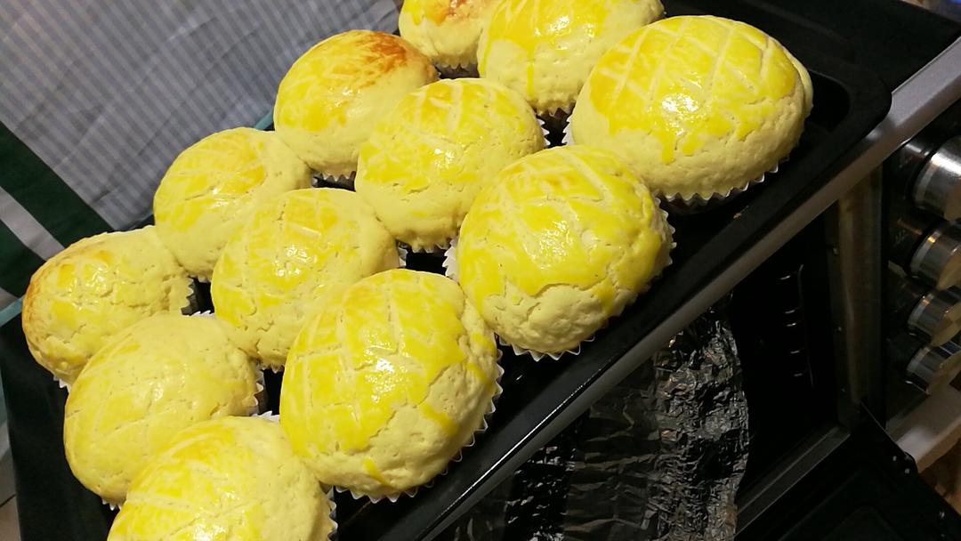 好吃到炸裂的港式菠萝包（附带制作酥皮的小视频）