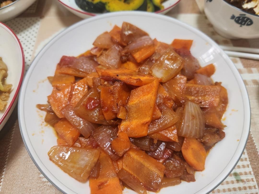 五花肉炒番茄洋葱胡萝卜