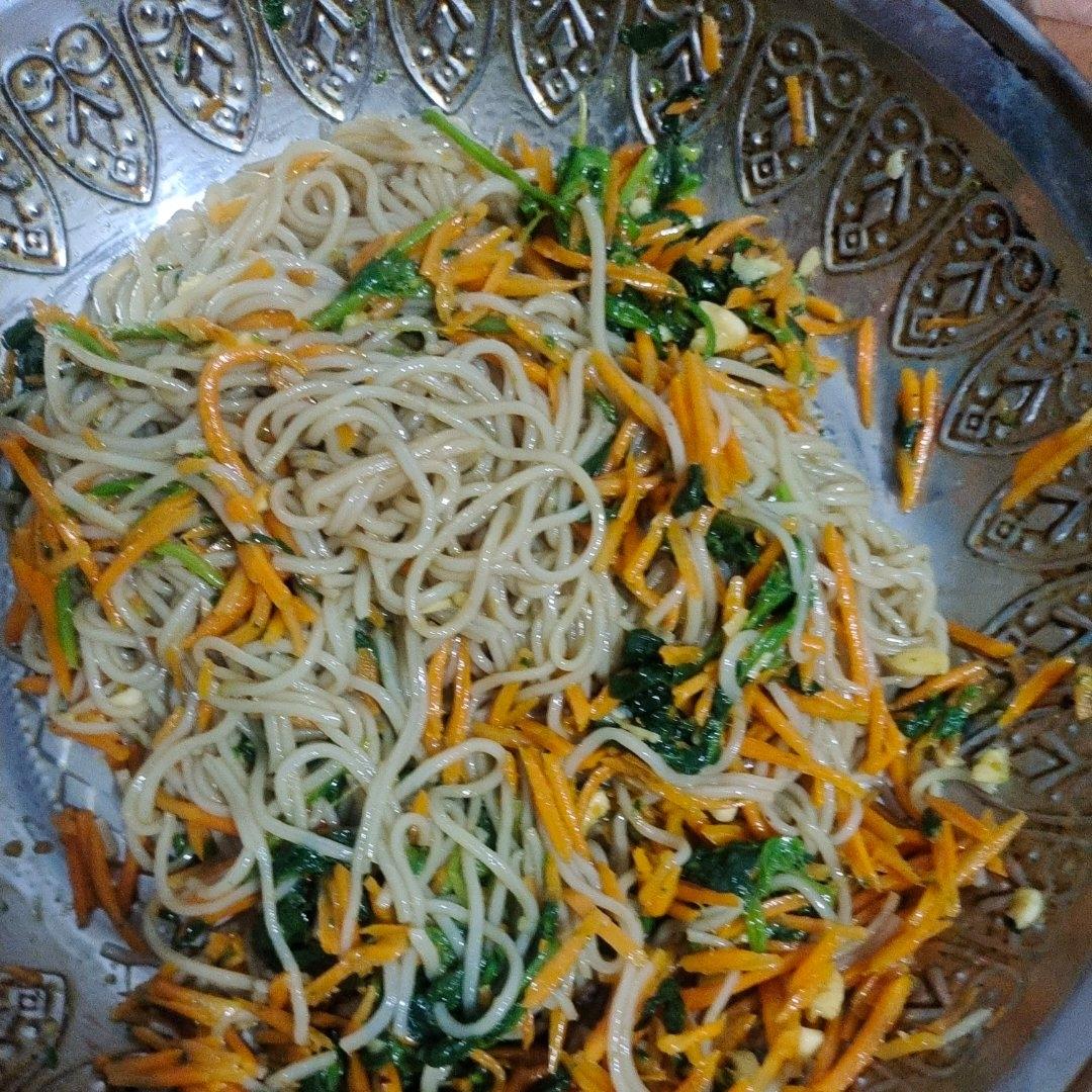 菠菜拌粉条