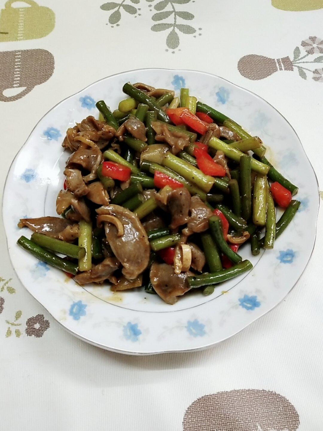 快手菜一泡椒蒜苔炒鸡胗
