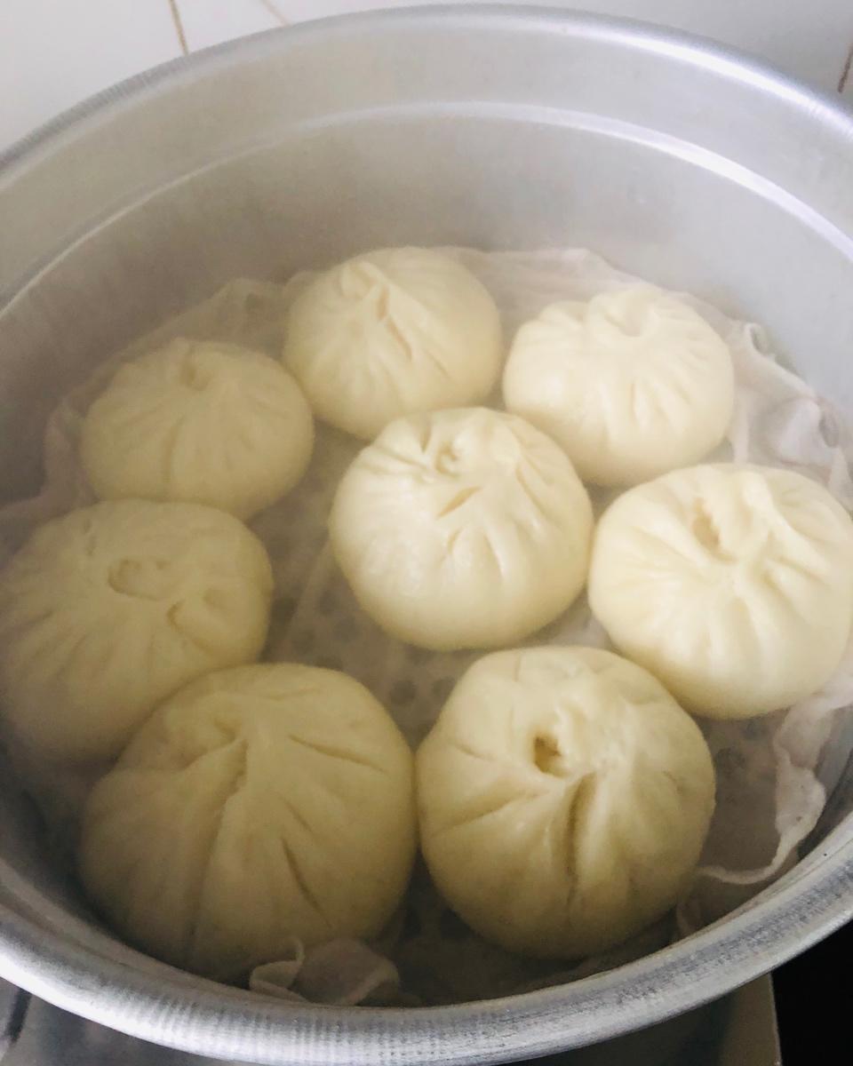 松软多汁的肉包子