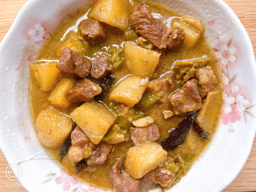 萝卜焖牛腩 （好吃得可以摆摊了）