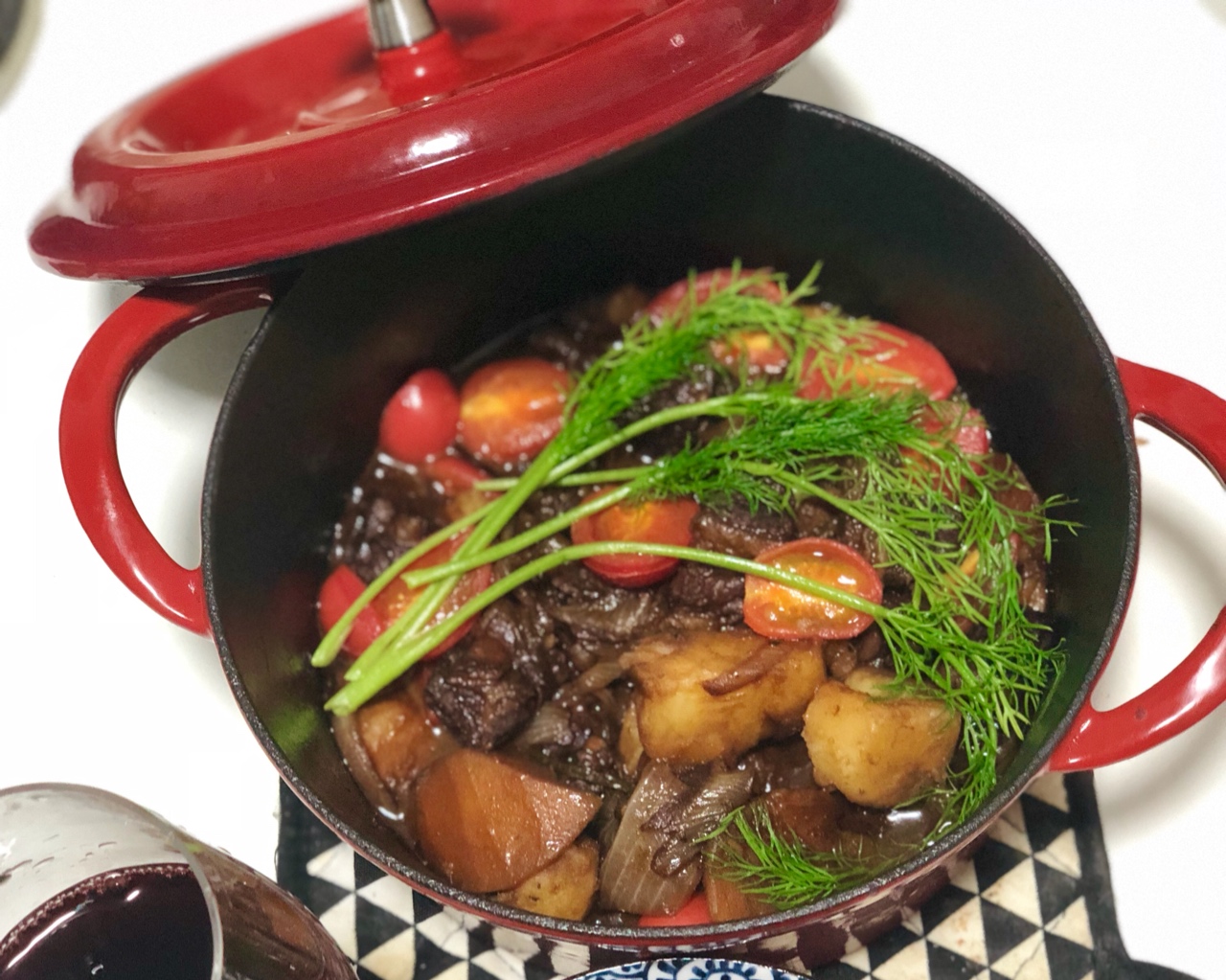 铸铁珐琅锅：红酒炖牛肉beef stew的做法