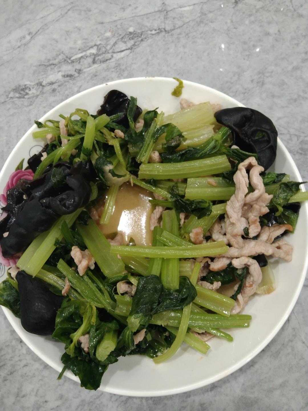 芹菜炒牛肉