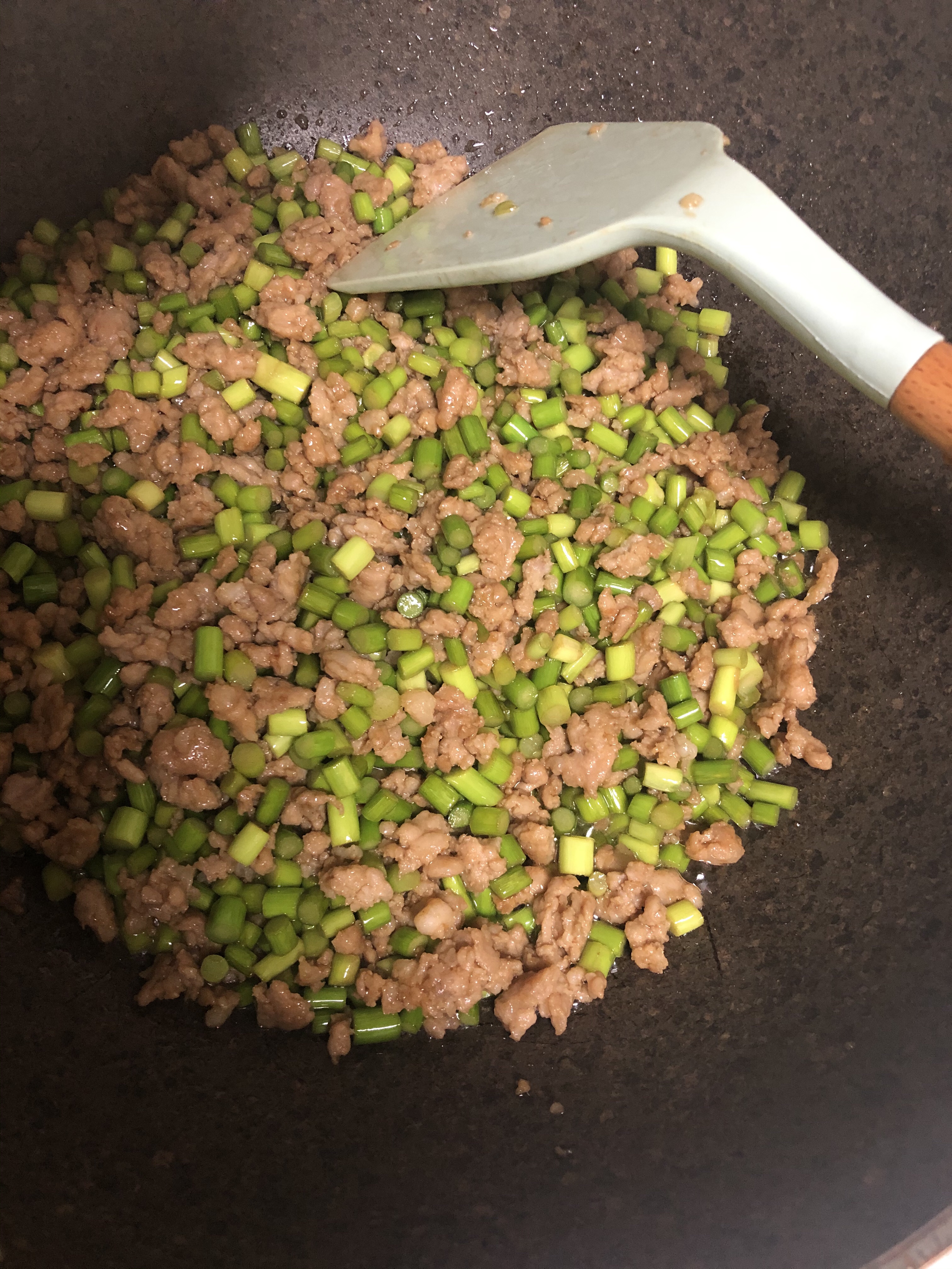 干饭人必学的蒜苔炒肉沫的做法 步骤8