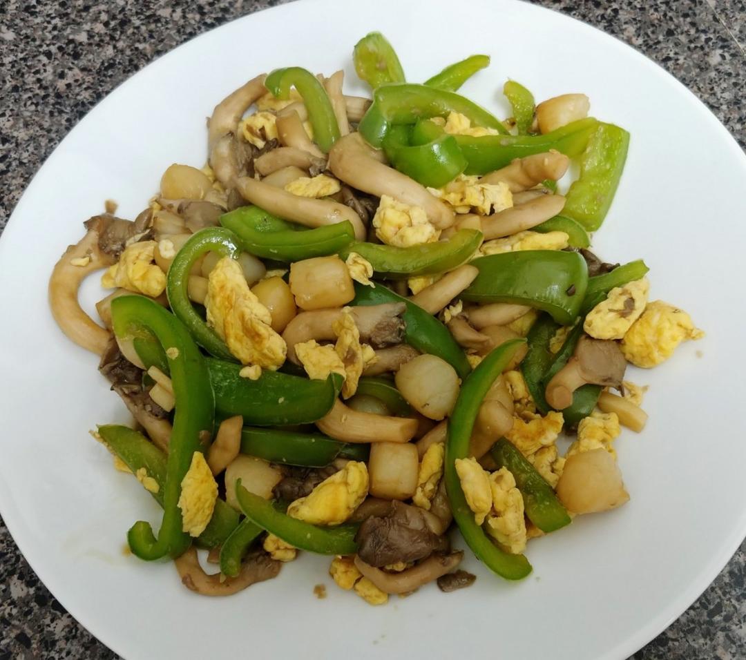 平菇青椒炒鸡蛋 好吃又营养的超快手家常菜