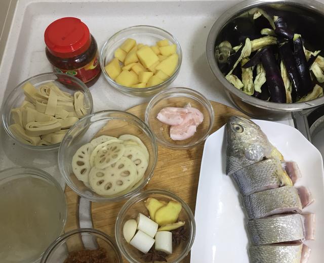 东北铁锅炖鱼的做法