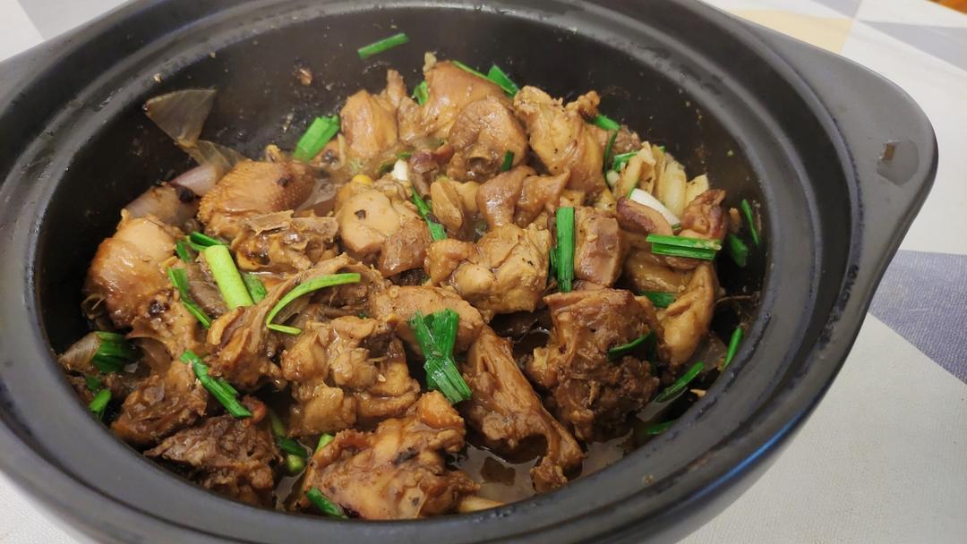 香味十足的沙姜鸡煲