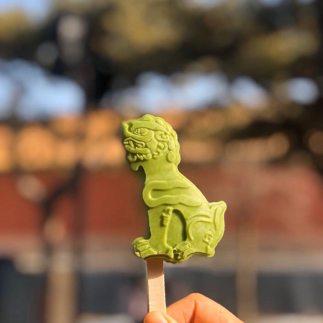 爱在厨房里做美食的妈妈