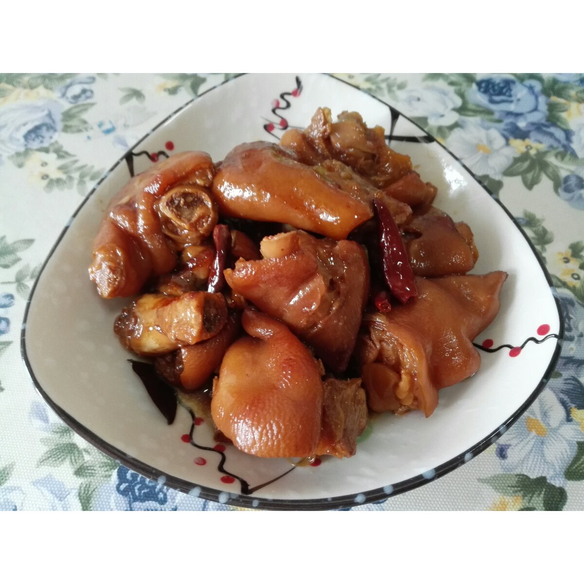 美味的家常菜：红烧猪蹄