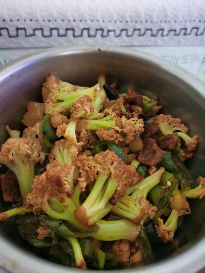 干煸菜花（花菜炒肉）