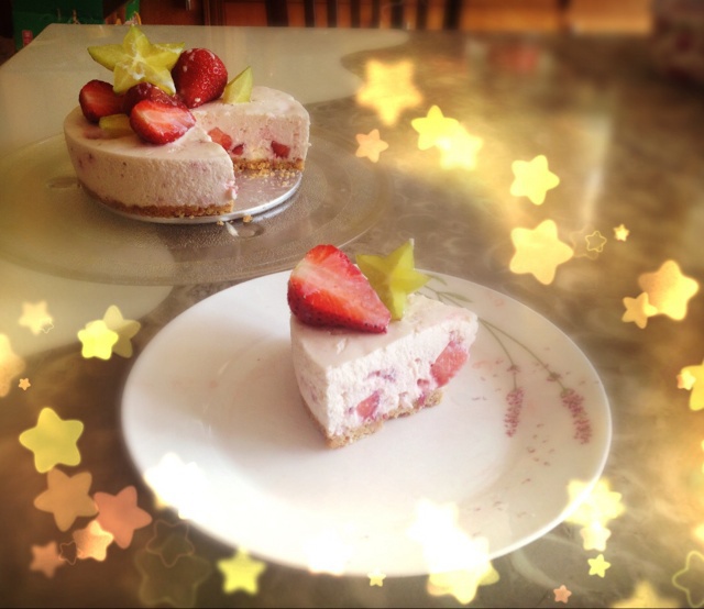 草莓果粒冻芝士蛋糕