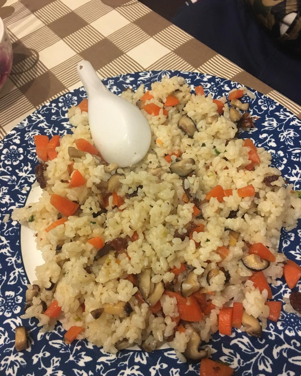 香菇辣肠焖饭 Fried Rice With Sausage &Mushroom