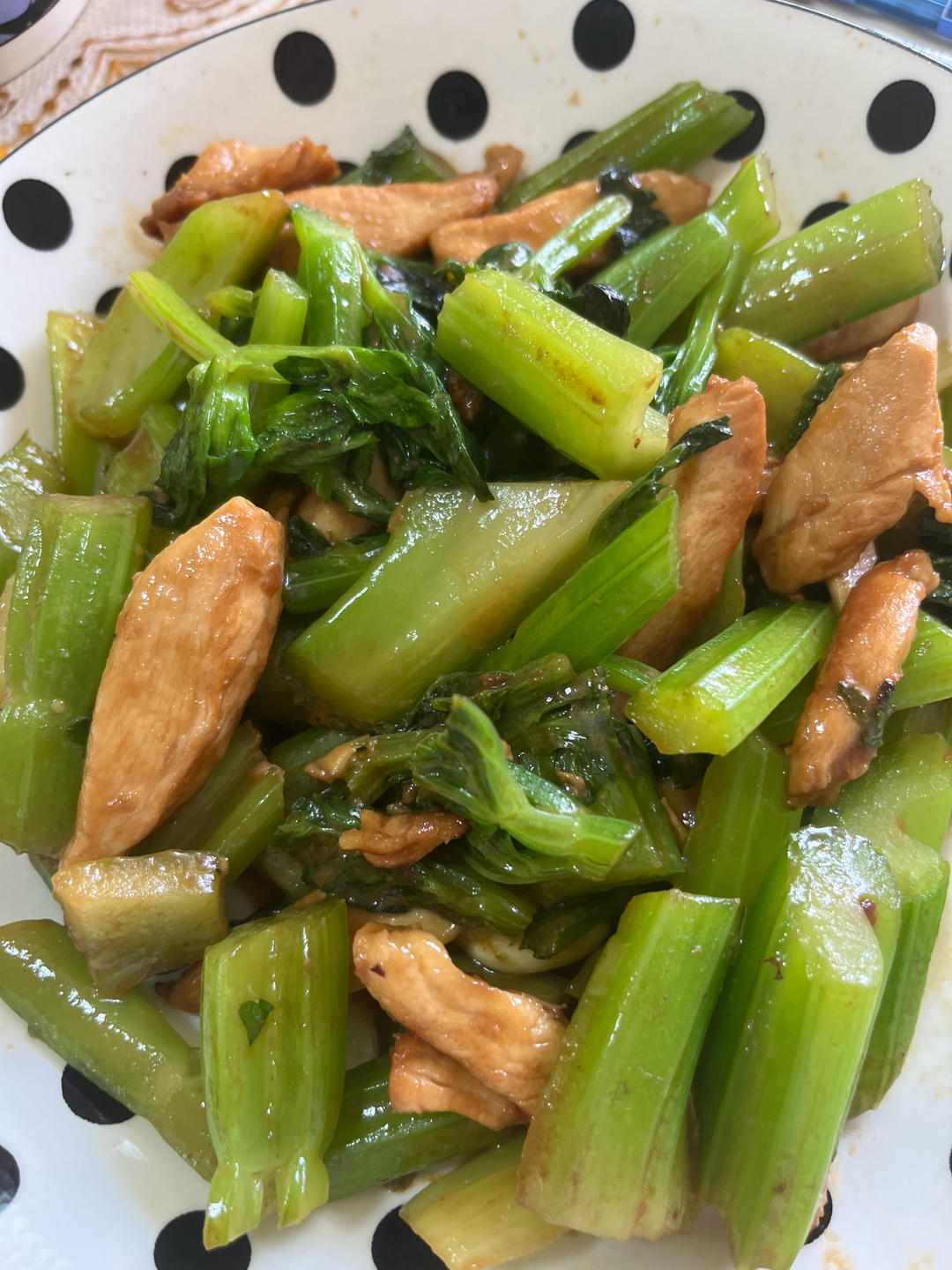 能干三碗饭的芹菜炒肉