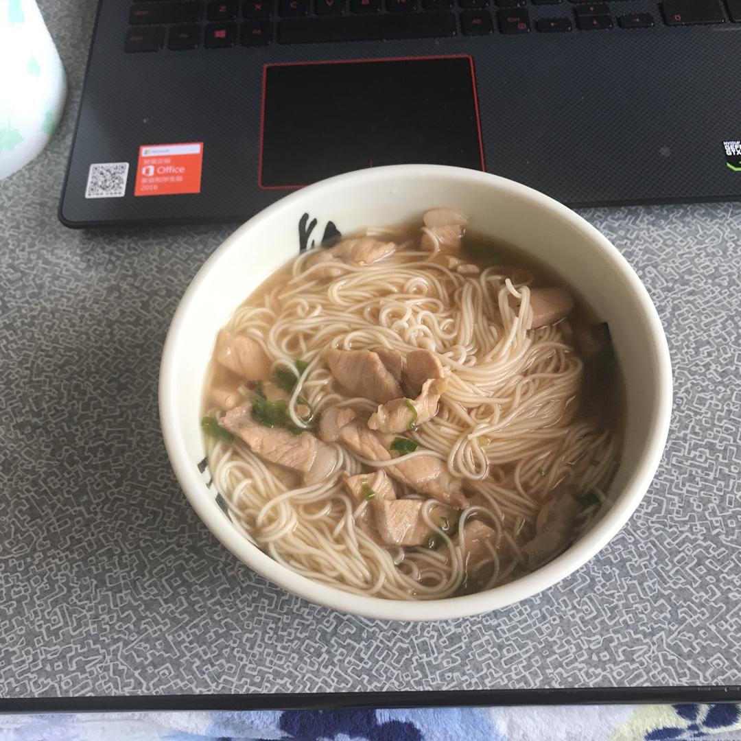 十分钟就能吃到的肉臊子面