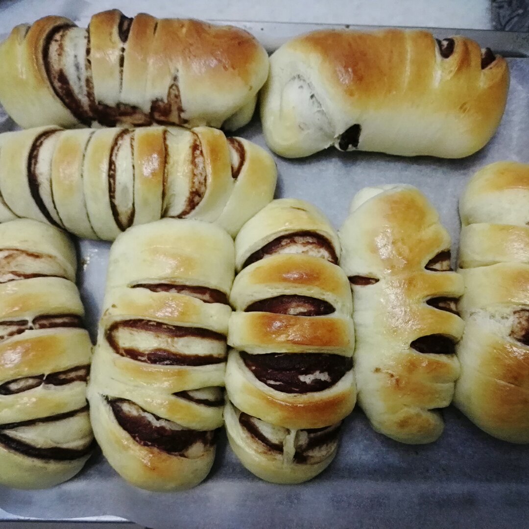红豆沙面包卷——好吃得不得了#皮黑森林#