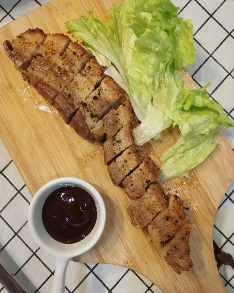 超简单脆皮多汁五花肉（烤箱）