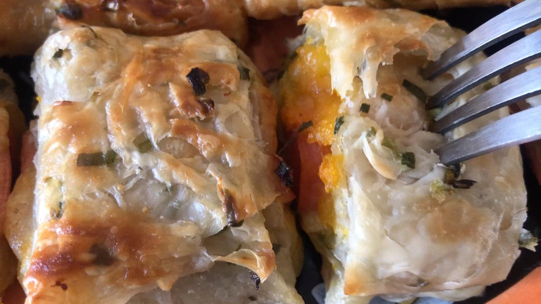 手抓饼做《奶香蜜薯卷》