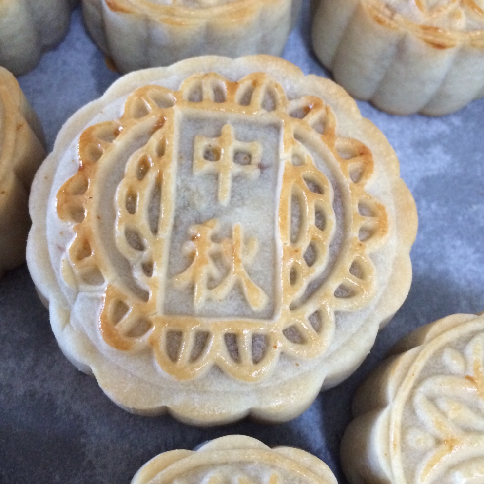 广式月饼－－蛋黄豆沙月饼