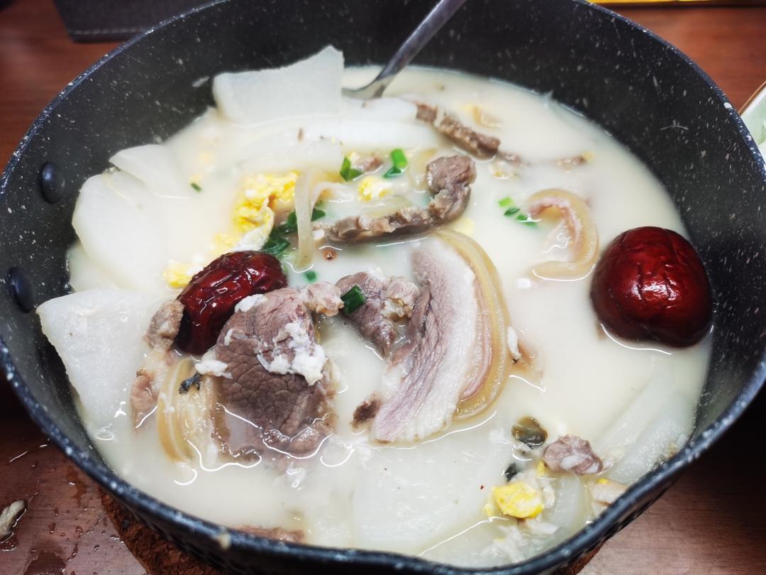 羊肉汤（汤鲜味美不膻气）