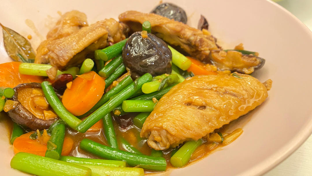 香菇胡萝卜烧鸡翅根